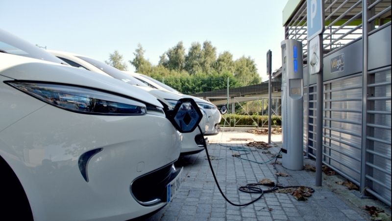 electric cars charging